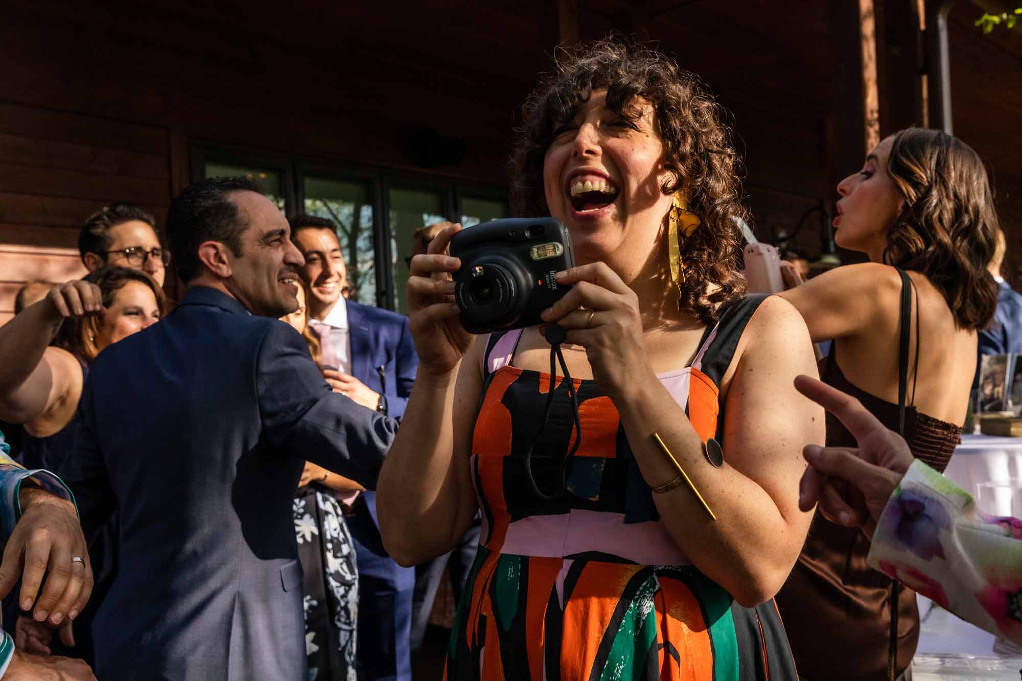 Pittsburgh documentary wedding photographer candid cocktail hour moment